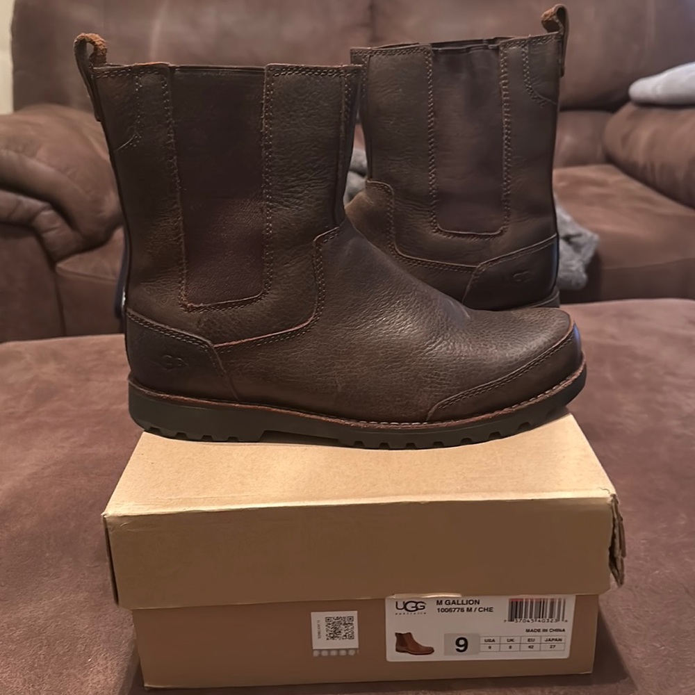 Men’s UGG boots, size 9 new with box